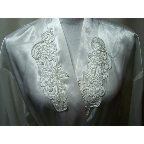 Dentelle Robe White Silky/Satin Feel Small Wrap Cover Up Bridal - Picture 2 of 10